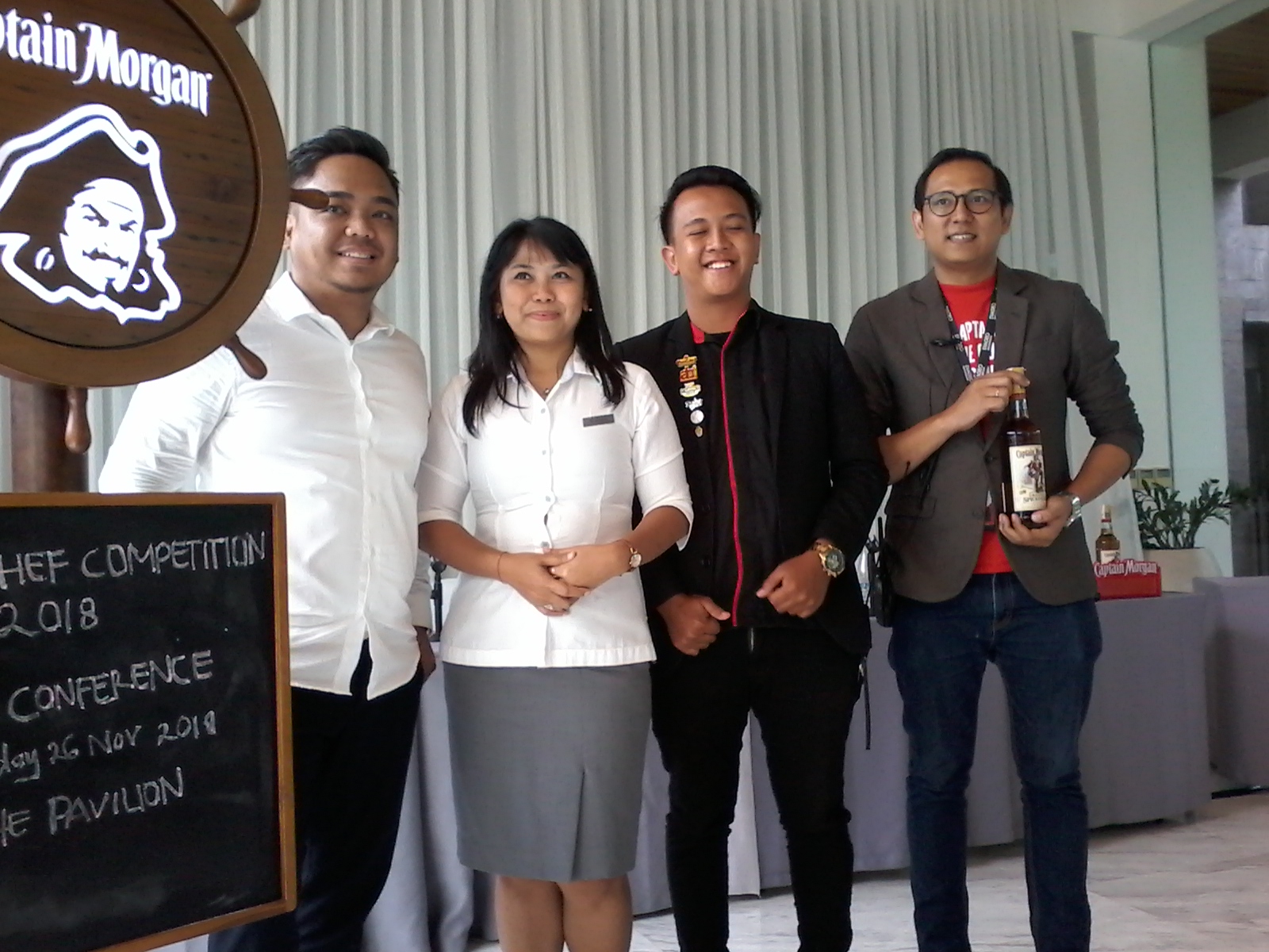 28 Finalis dari 110 peserta dalam Kompetisi Bartender Captain Morgan di Hotel Maya Sanur , Bali