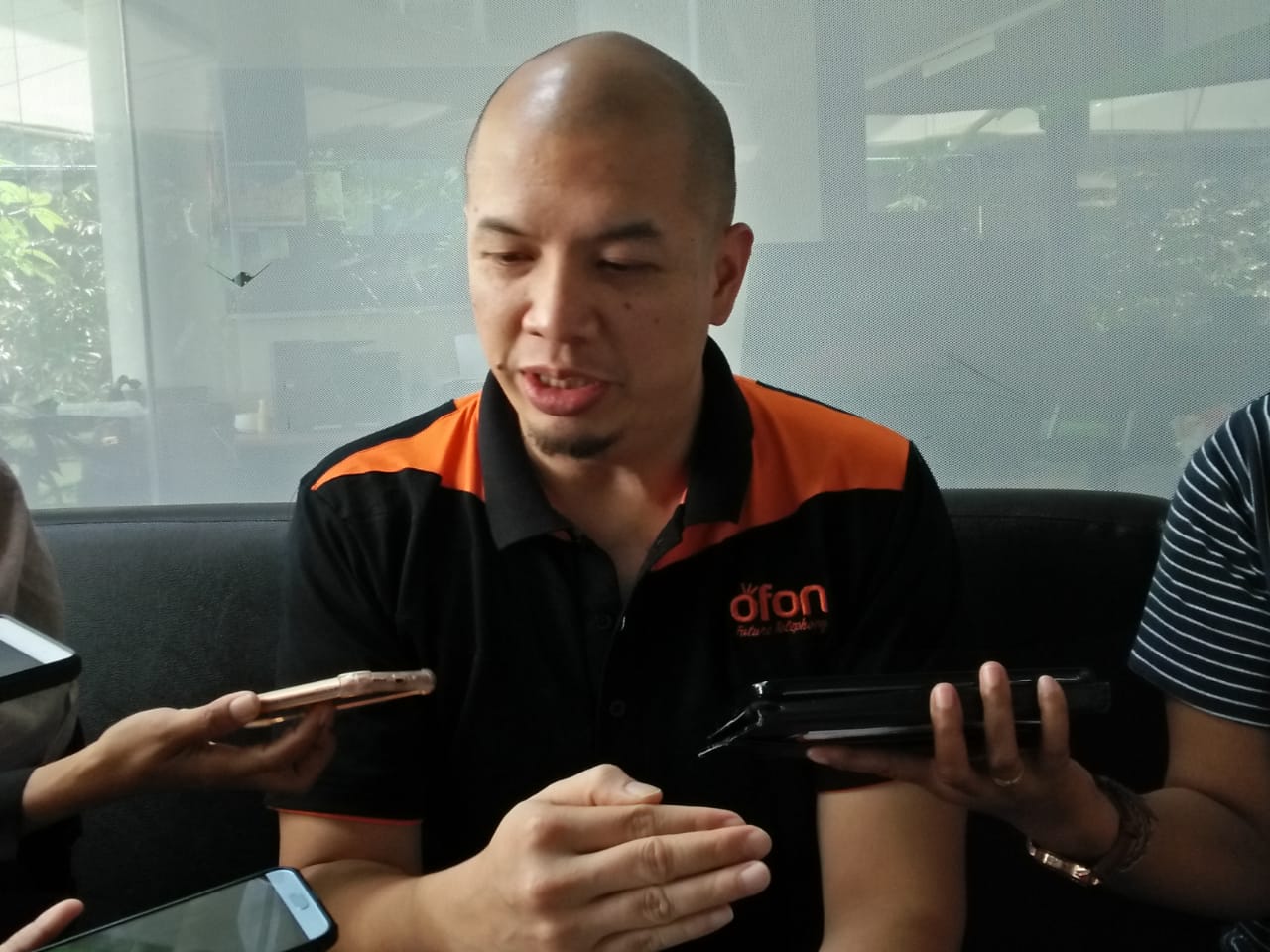 Solusi telekomunikasi layanan telepon Ofon hemat biaya dan  kualitas suara jernih