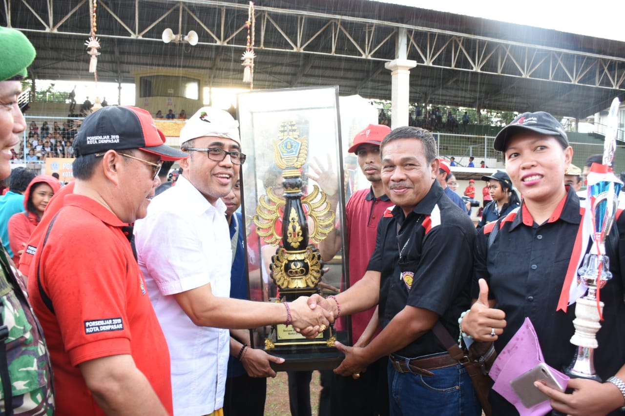 Tutup Porsenijar 2019, SMKN 1 Denpasar Raih Juara Umum