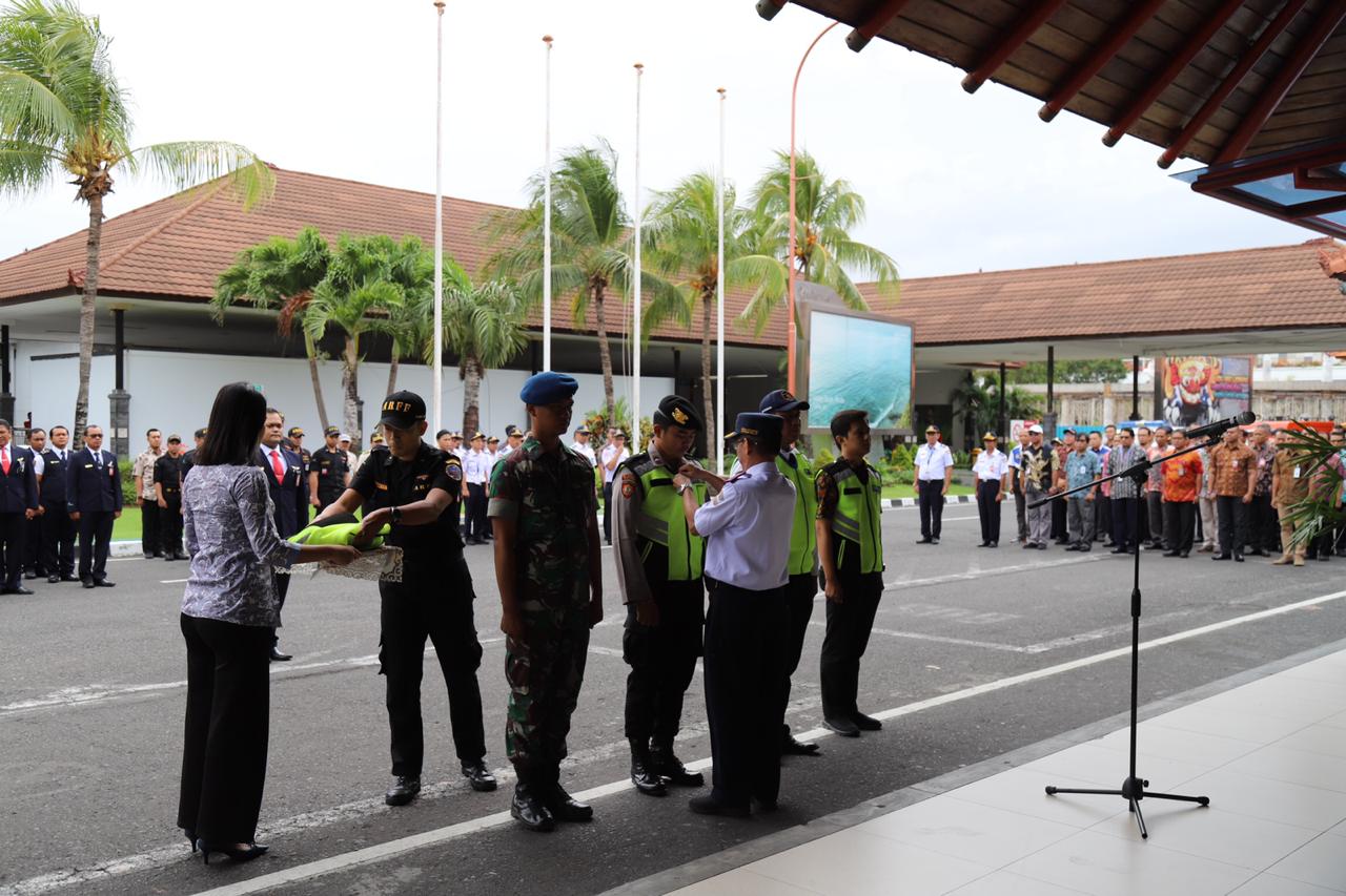 Personel Lintas Instansi Bandar Udara I Gusti Ngurah Rai, gelar Apel tutup Posko Terpadu Lebaran 2019