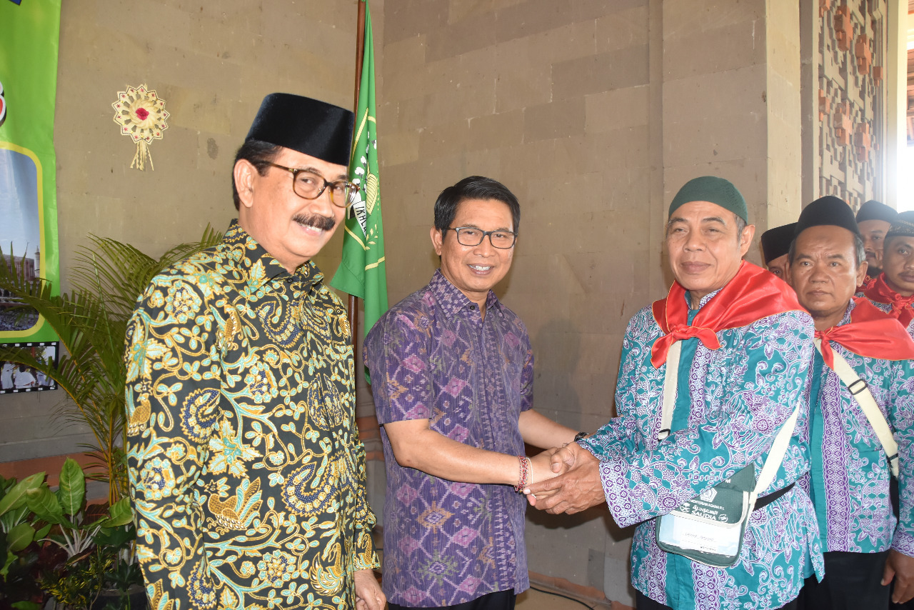 Sekda Badung Lepas 208 Jamaah Calon Haji Badung