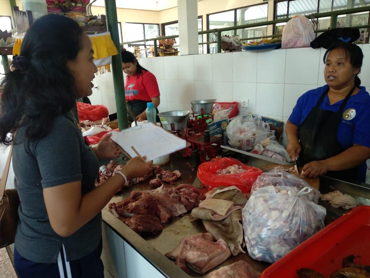 Jelang Galungan dan Kuningan, Distan Denpasar Gencar Periksa Kesehatan Daging