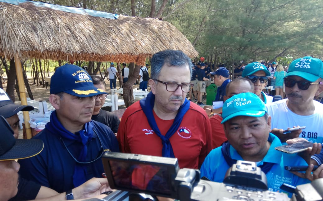 Ratusan kru kapal angkatan laut Esmeralda, Padati  Pantai Mertasari Sanur-Bali