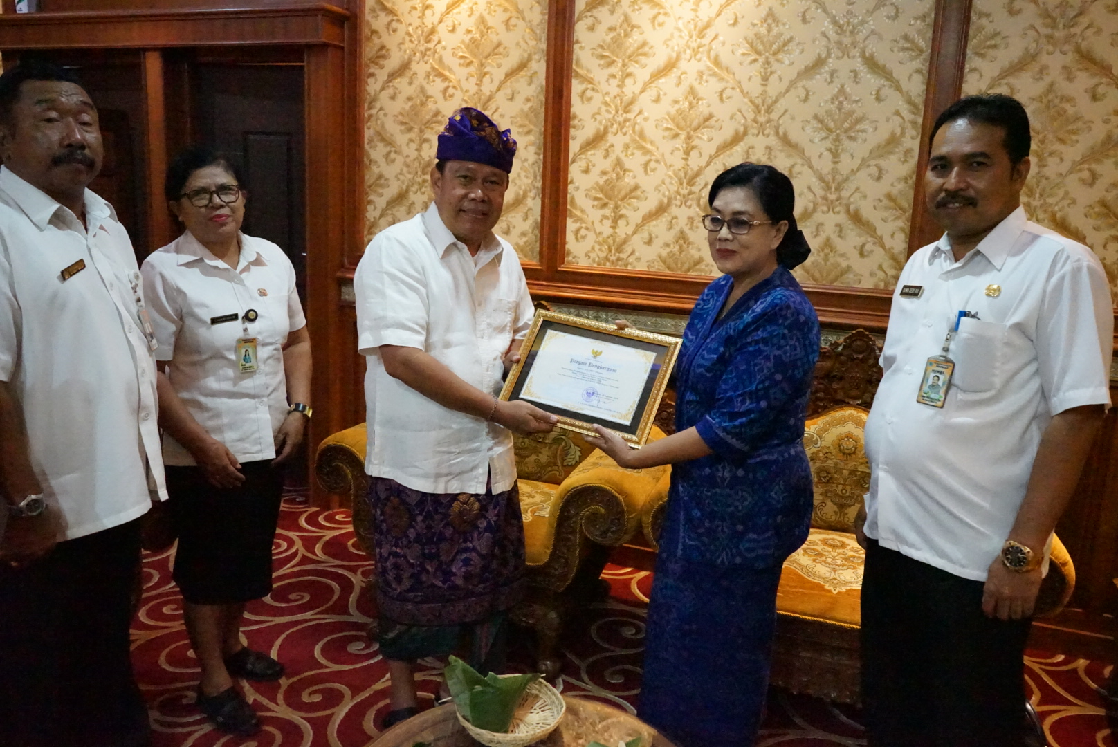 Pemkot Serahkan SK Kepala Sekolah SMPN 7 dan SMPN 13 Denpasar