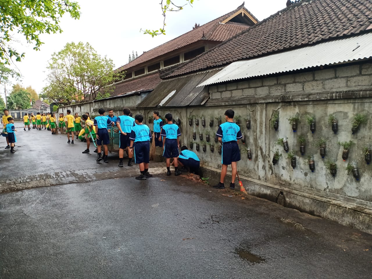 Sambut Hut Prokamasi Kemerdekaan RI ke-74, Desa dan Kelurahan Serentak Gelar Aksi Kebersihan Lingkungan