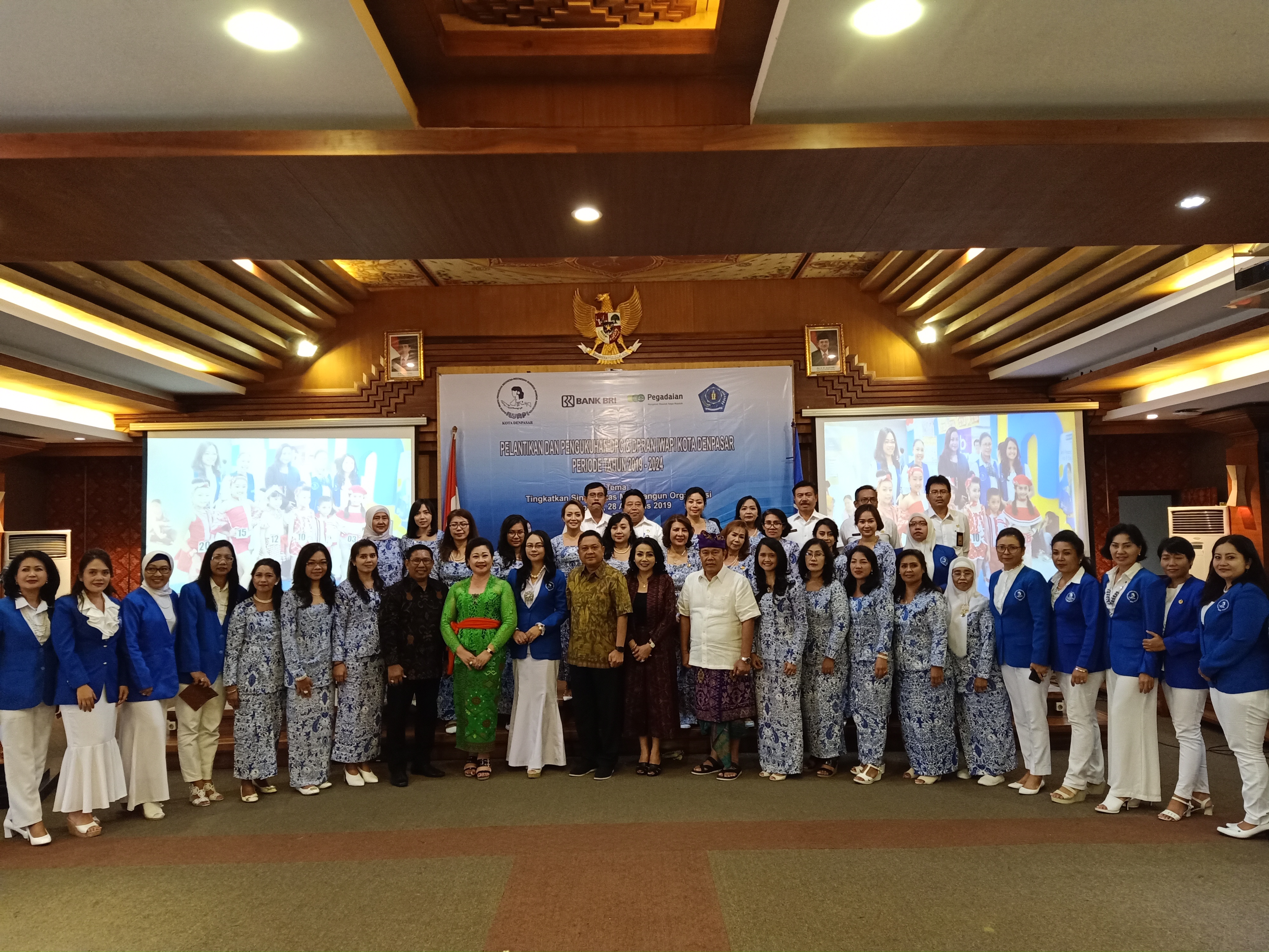 Kukuhkan DPC dan DPRan IWAPI Kota Denpasar, Rai Mantra Ajak Tingkatkan Sinergitas