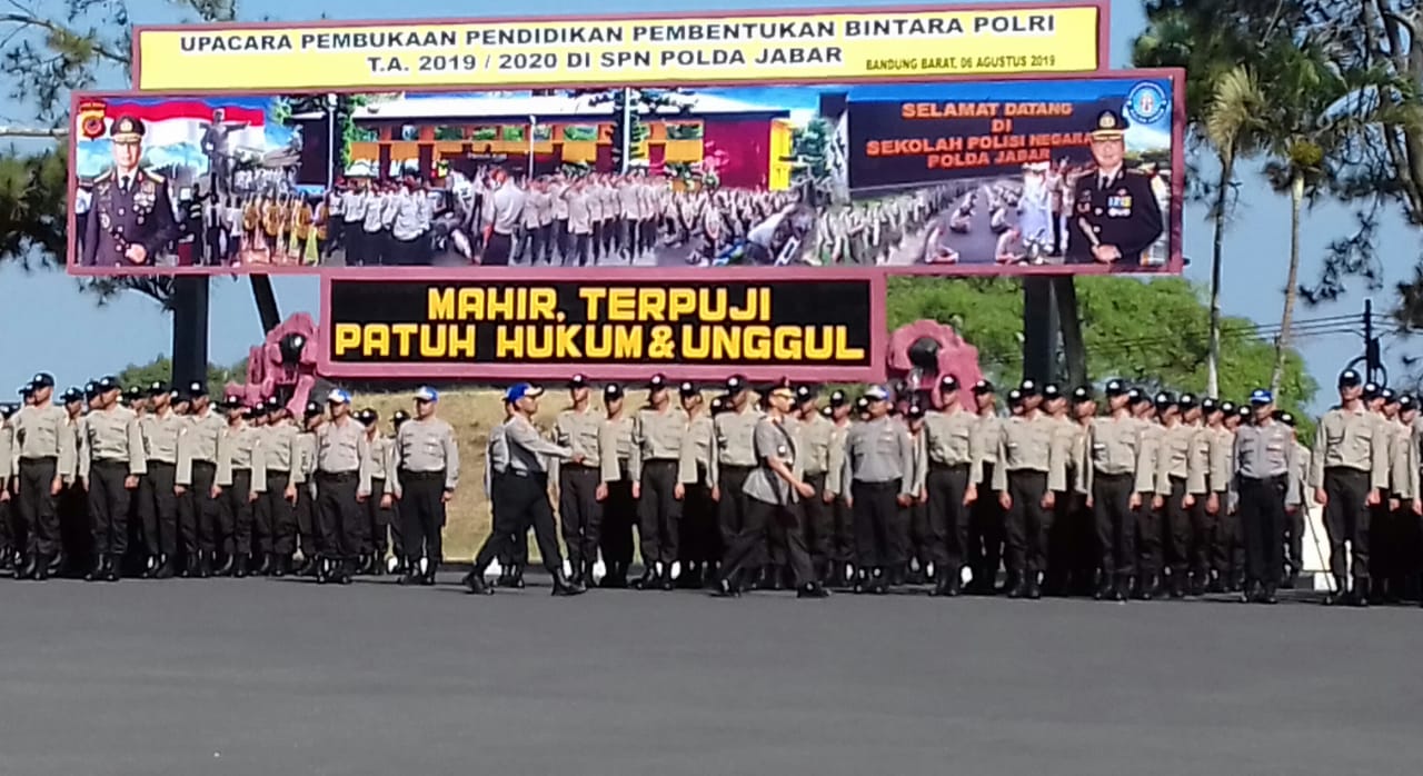Seleksi “Betah, Clean and Clear” Anak Tukang Cuci Mobil, Pedagang Kaki Lima dan Penjual Tahu Keliling Lolos Masuk Jadi Bintara Polri