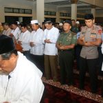 Ratusan Personel Polda Jabar Laksanakan Sholat Ghoib Untuk Almarhum KH. Maimun Zubair atau Mbah Moen
