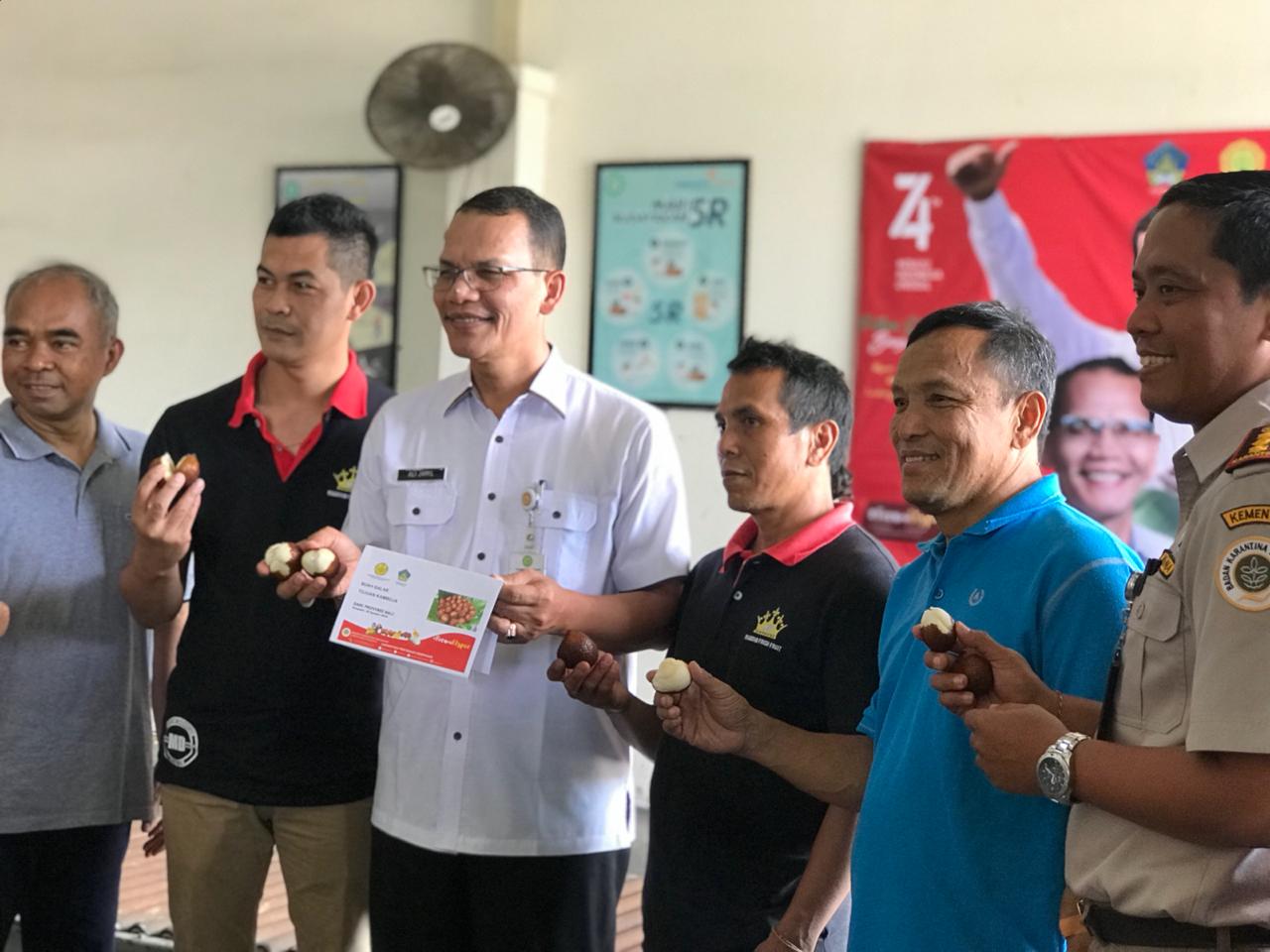 Bali Exspor  773 kg salak gula pasir  ke Kamboja