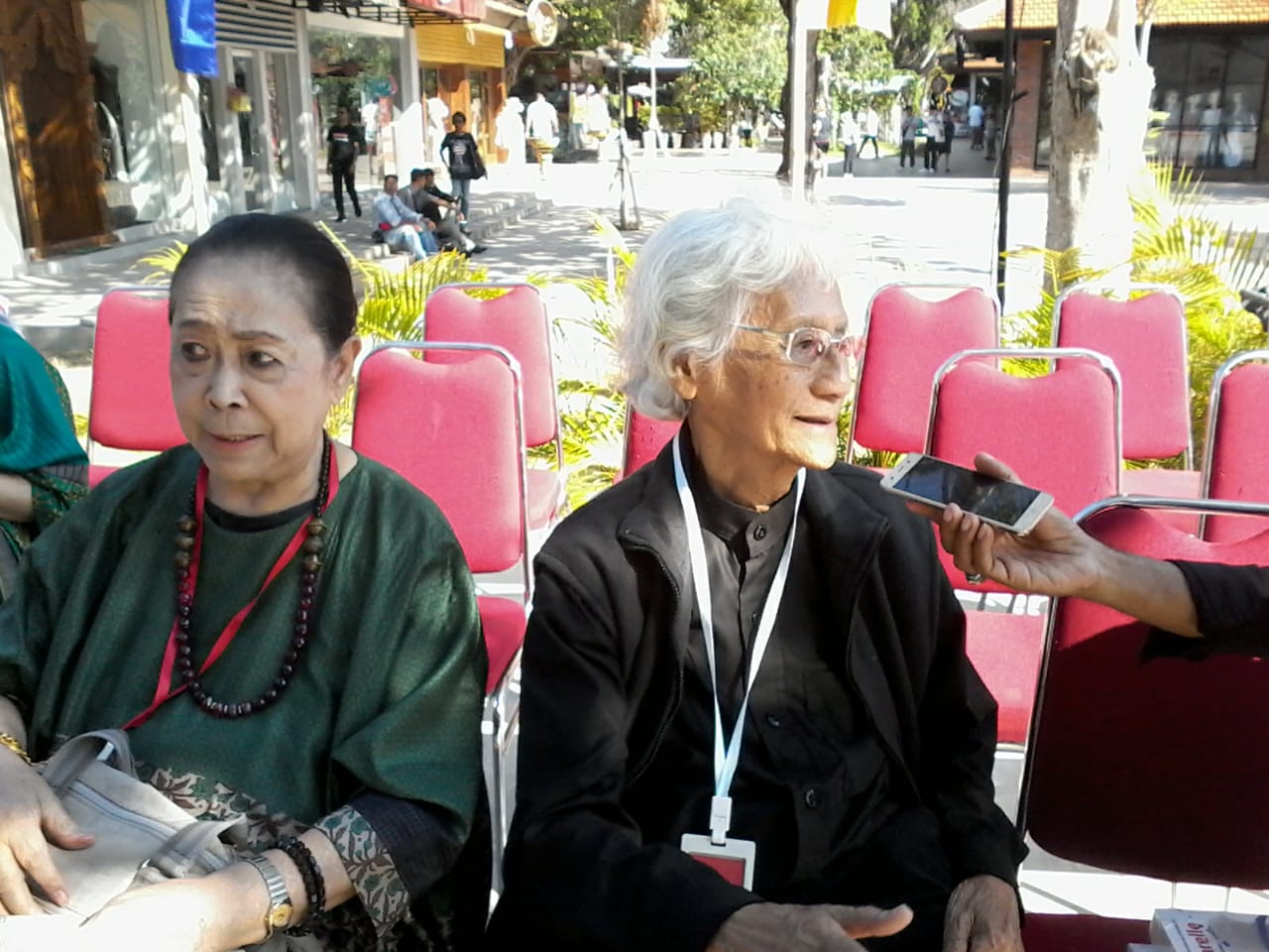 Karya seniman bertajuk “@rtquarelle”dari berbagai Negara di Gedung ABBC ArtBali, Nusa Dua