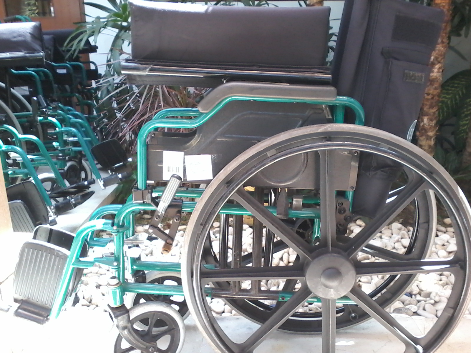 PT Tiki JNE layani pengiriman Kursi Roda bagi penyandang Disabilitas