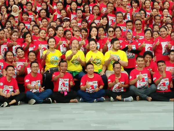 Ratusan  Keluarga besar Joger terjun bersihkan  Pantai  Jerman  