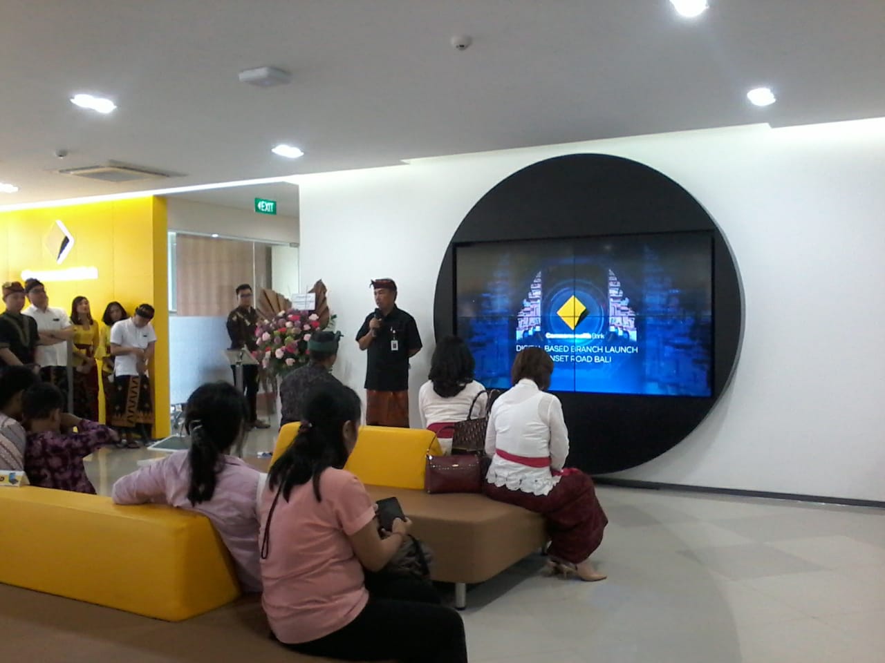 Inovasi dalam pembayaran : PT Tiki JNE Melayani pembayaran pengiriman tanpa uang tunai 