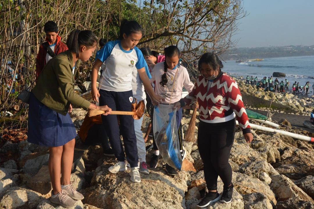 Serangkaian Harhubnas Tahun 2019, Pemkot Gelar Aksi Kebersihan di Pantai Matahari Terbit