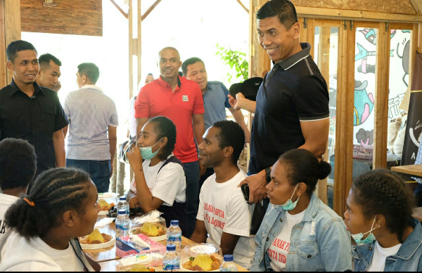 Kapolda Jabar Ajak Siswa-Siswi Asal Papua Untuk Serius Belajar dan Hilangkan Rasa Rindu Kampung Halaman