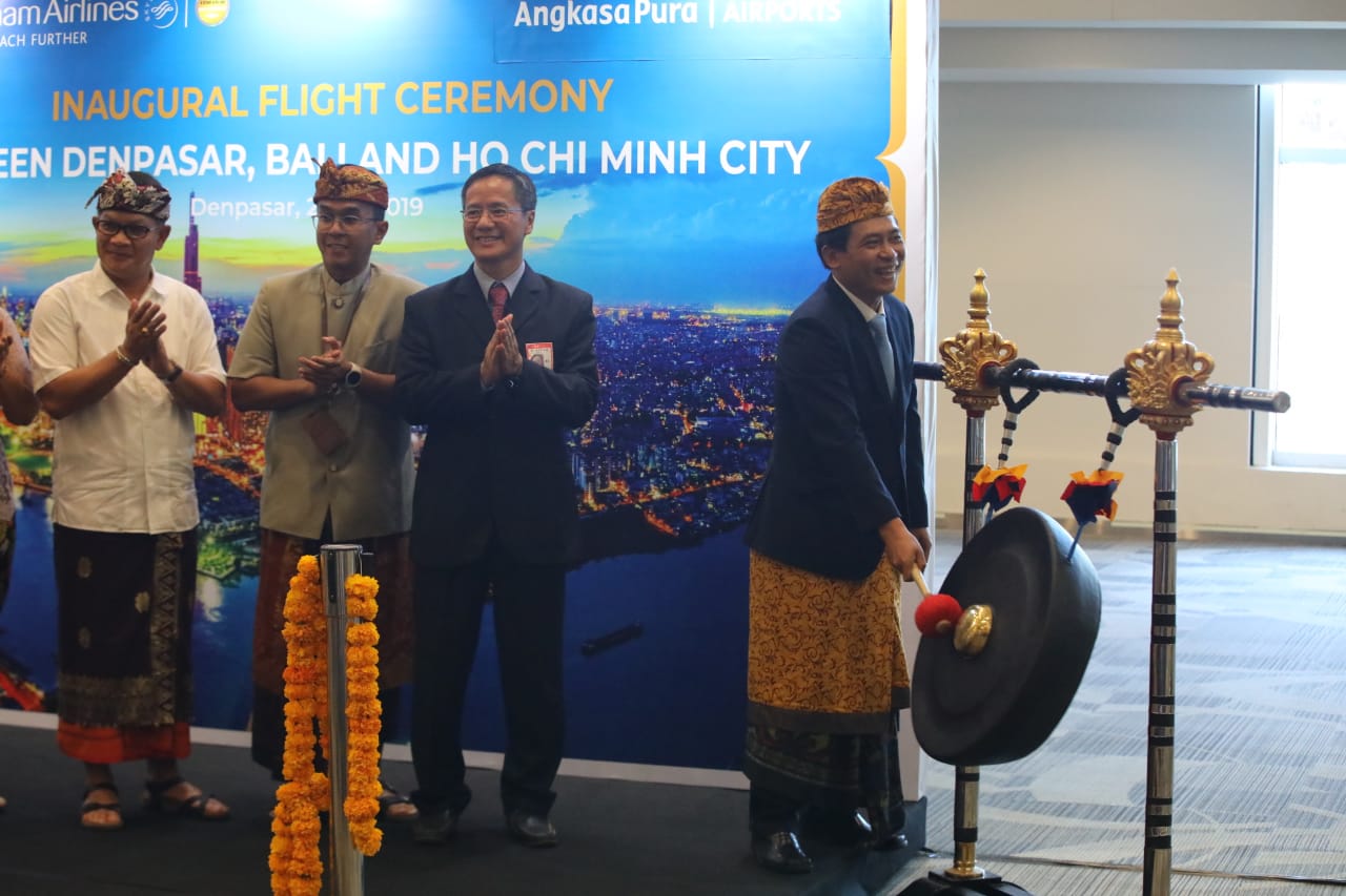 Bandar Udara Internasional I Gusti Ngurah Rai – Bali Sambut Penerbangan Perdana Vietnam Airlines