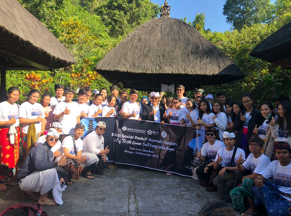 Peduli Lingkungan, GenBI Baksos di Pura Batukaru