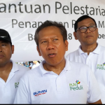 GM PLN UID Bali serahkan 13 ribu bibit pada kelompok Tani Wana Sari peduli Mangrove :