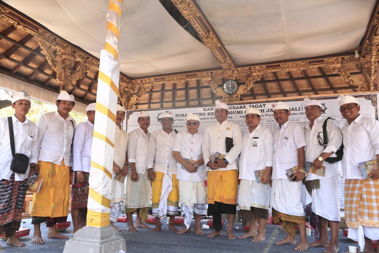 Pemkot Denpasar Ngaturang Bakti Penganyar Di Pura Agung Kentel Gumi, Klungkung