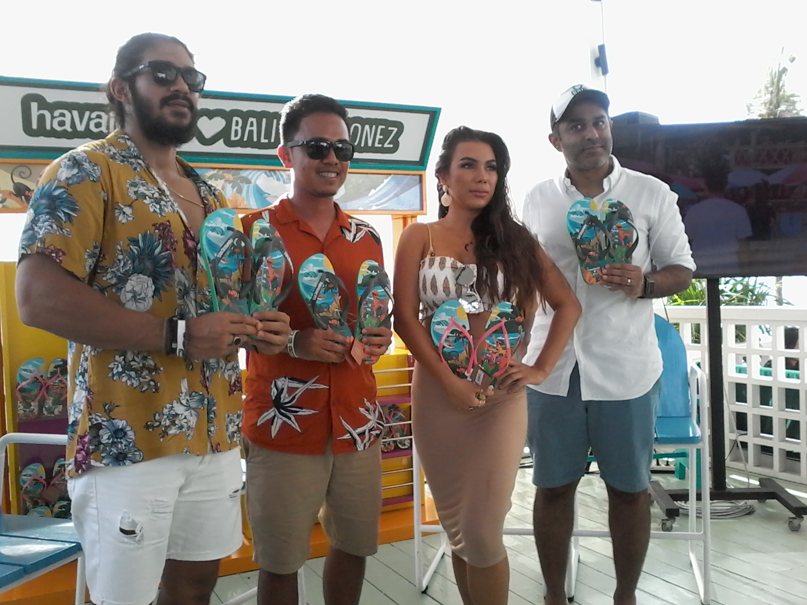 Havaianas Sandal Jepit Brand Dunia Nuansa Bali wujud Ilustrator Monez Gusmang