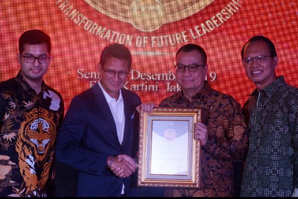 Direktur Utama Angkasa Pura I Raih Penghargaan The Most Admired CEO 2019