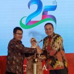 Kapolri Diwakili Kabid Humas Polda Jabar  Menerima Anugrah Gatra 2019