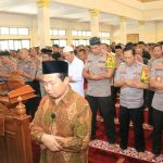 Wujud Ketaatan dan Keimanan pada Allah, Polda Jabar Laksanakan Shalat Gerhana Matahari
