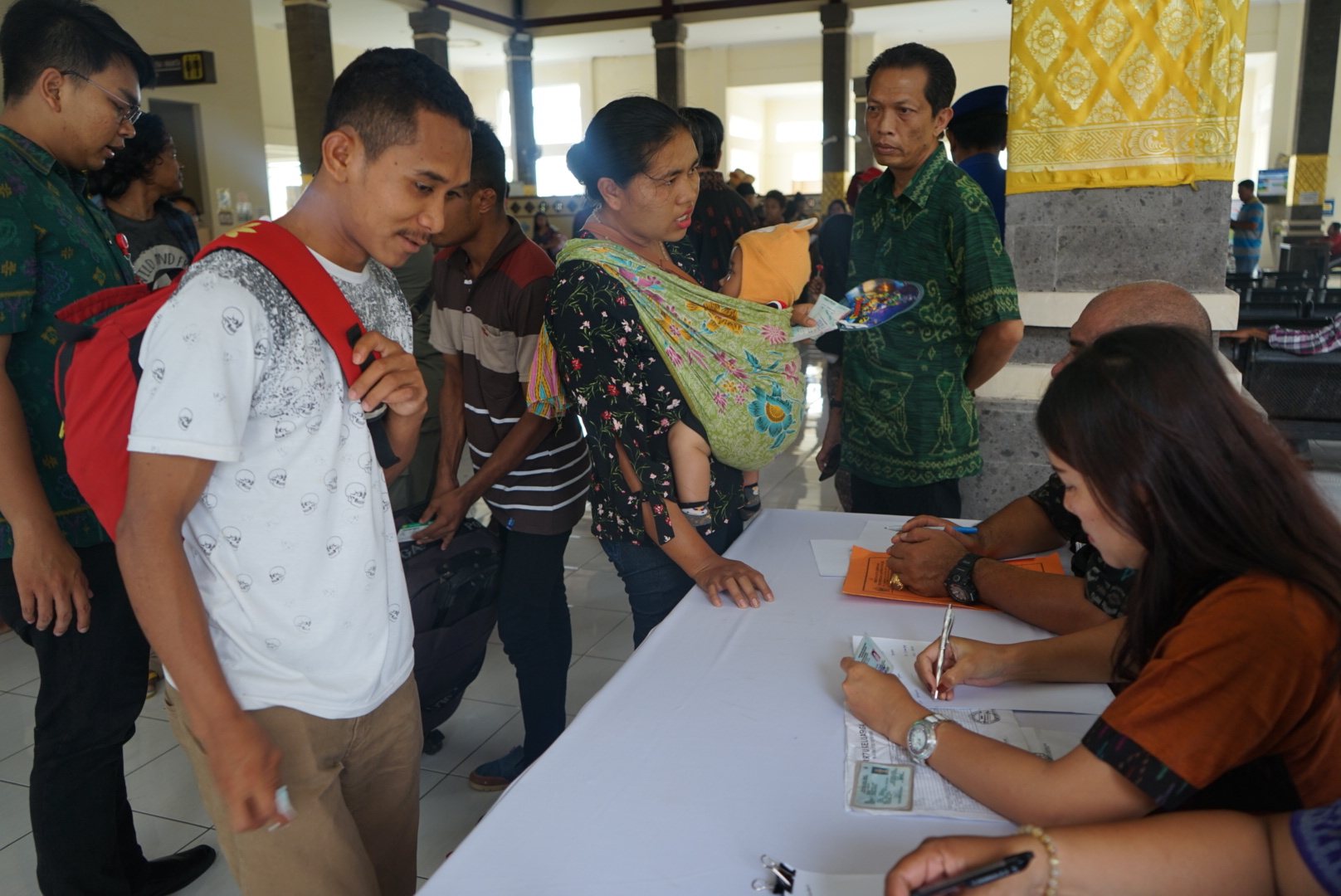 Tim Gabungan Pemkot Denpasar Gelar Sidak Adminduk di Pelabuhan Benoa