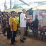 Danramil 05/Kramatjati Mendampingi Kabag Ops  BIN Berikan Bantuan Untuk Para Korban Banjir 