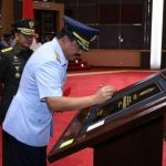 Resmikan Pusat Informasi Maritim, Panglima TNI pesan sinergi pengelolaan  Laut
