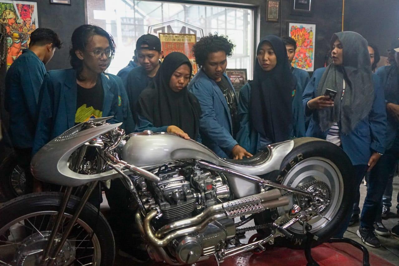 ITAT Surabaya Gelar Study Excursie Sasar AMS Garage Denpasar  Seimbangkan Teori Di Kelas dan Praktek Lapangan