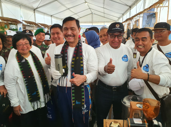 Peringatan Hari Peduli Sampah Nasional, Pegadaian memberikan edukasi Memilah sampah menabung emas di Labuan Bajo.