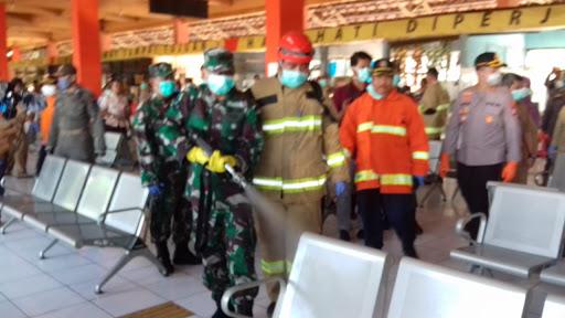 Cegah Corona Muspika Jakarta Timur Lakukan  Penyemprotan Disinfektan