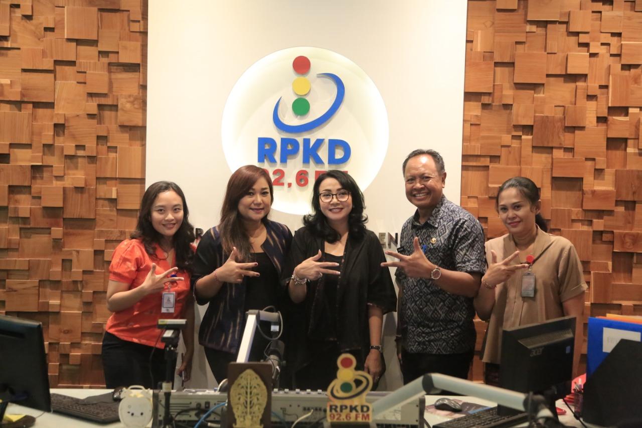 Ny. IA Selly Mantra Jadi Narasumber Pada Talkshow di RPKD, Tekankan Perajin lebih Berinovasi dan Kreatif Tingkatkan Daya Saing