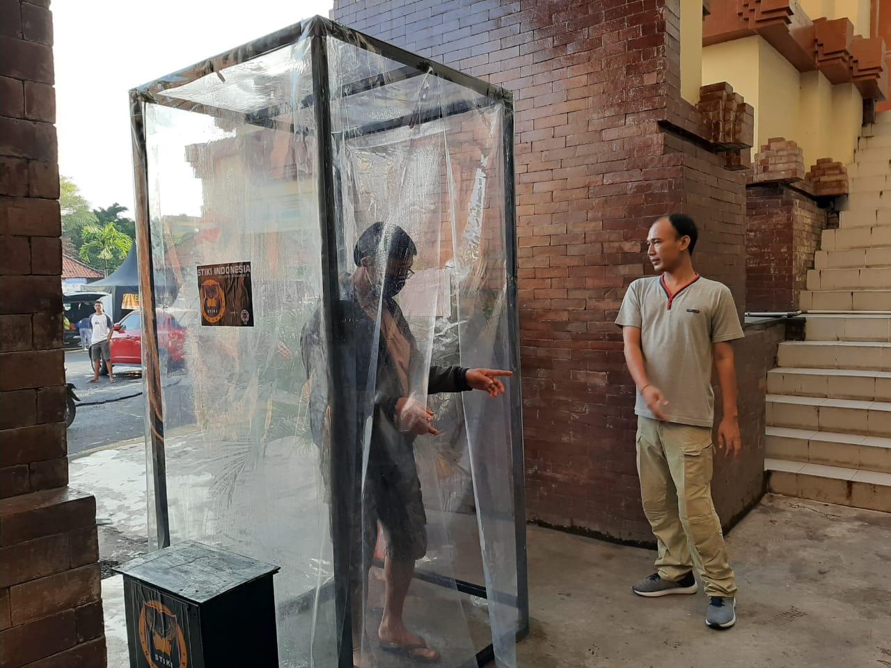 Dua Bilik Sterilization Chamber Tersedia di Pasar Badung, Pengunjung Wajib Sterilisasi Sebelum Masuk Pasar