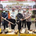 Bersatu Perangi Narkoba, Bupati Bekasi dan Kapolres beserta unsur Forkopinda  Musnahkan Barang Bukti Narkoba