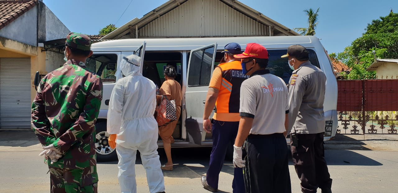 Gugus Tugas Covid-19, Pemkot Denpasar Ambil Langkah Tegas 4 OTG Asal Sanur Kauh Dijemput Untuk Diisolasi di Rumah Singgah