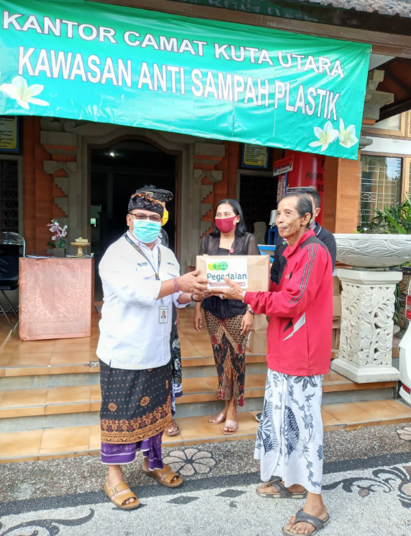 PT Pegadaian (Persero) kanwil VII Denpasar, Serahkan bantuan sembako kepada masyarakat