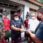 Badung Serentak Salurkan BLT Dana Desa, Bupati Serahkan Bantuan Langsung ke Rumah Warga di Punggul dan Selat