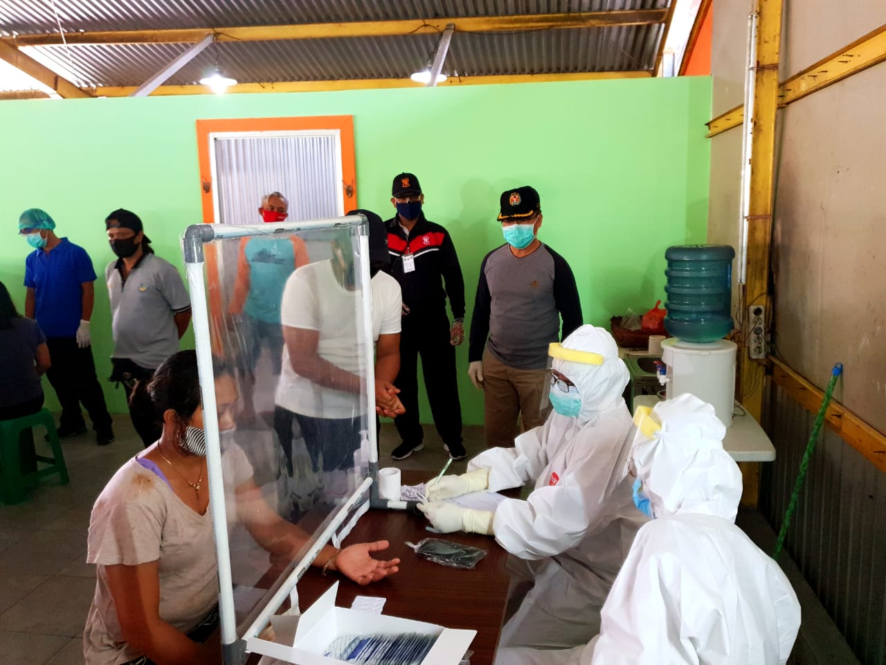 GTPP Covid 19 Denpasar Gencarkan Test. 188 Pedagang Pasar Pasah Pemecutan di-Rapid Test