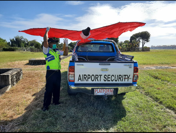 Gandeng Desa Adat, Bandara I Gusti Ngurah Rai Sosialisasi Bahaya Layang-Layang terhadap Penerbangan
