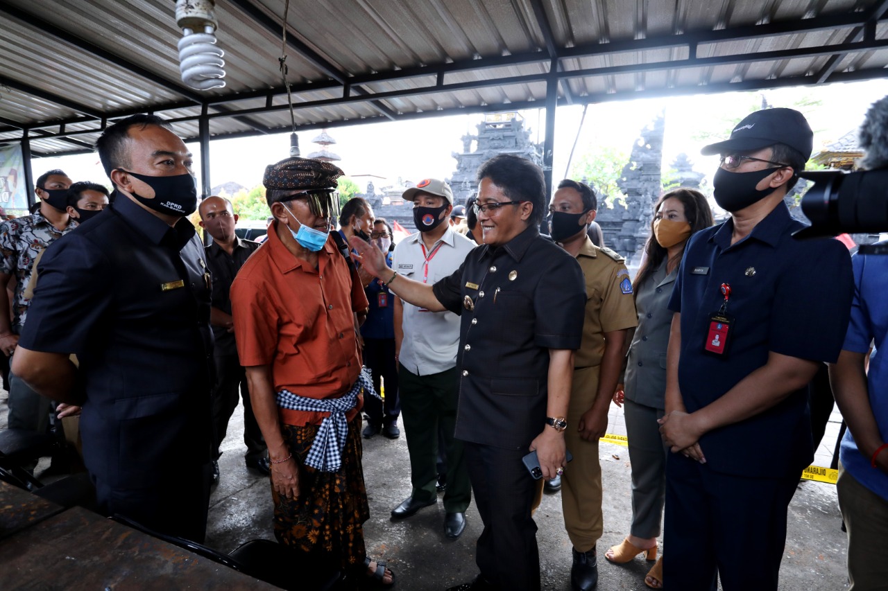 Pasca Kebakaran, Bupati Giri Prasta Tinjau Pasar Desa Adat Penarungan, Pastikan Mulai Rabu, Bangunan Pasar Diperbaiki