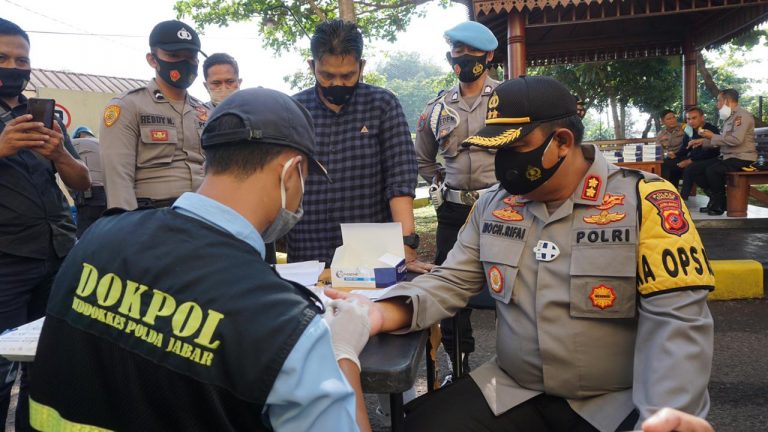 Seluruh Anggota Polisi dan ASN Mapolres Cianjur Mengikuti Rapid Test