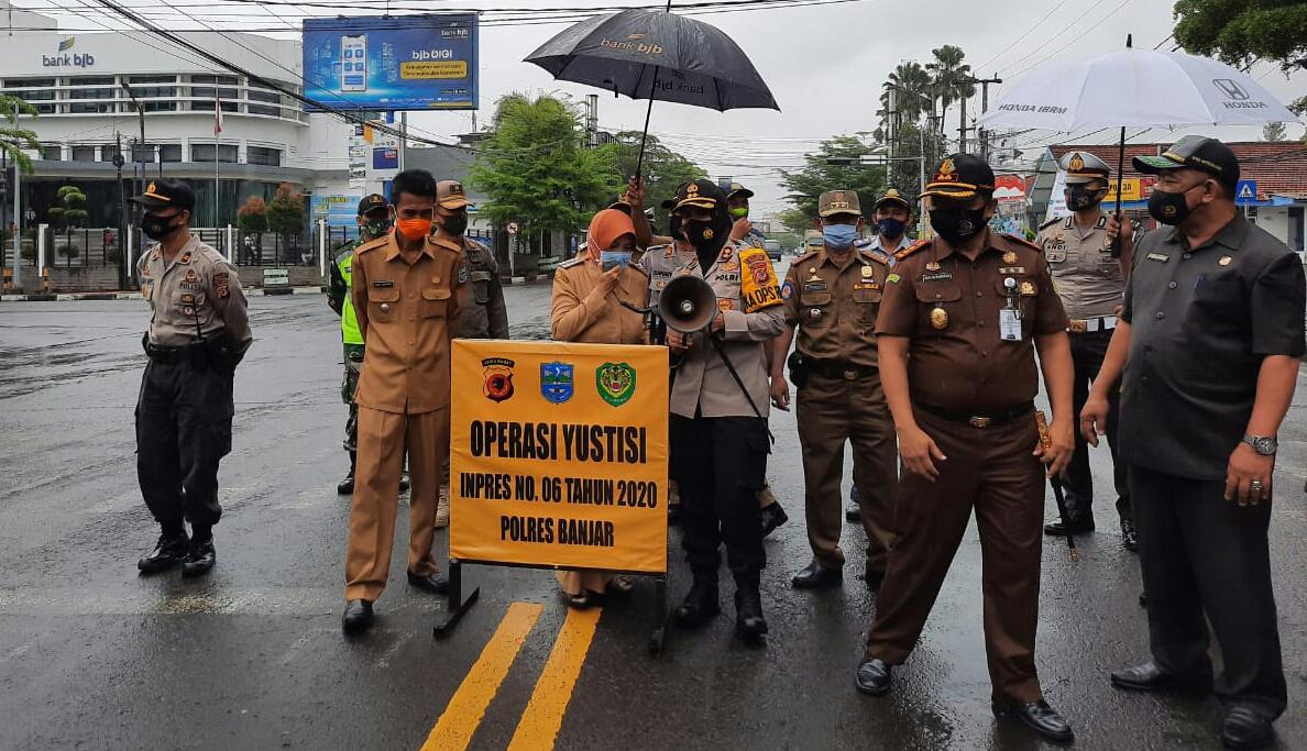 Situasi Hujan, Kapolres Banjar dan FKPD Banjar Tinjau Pelaksanaan Operasi Yustisi