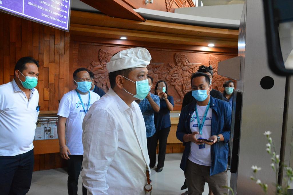 Rai Mantra Launching Alat Pengukur Suhu Tubuh Automatis .