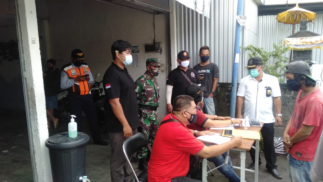 Tim Yustisi Kota Denpasar Jaring 11 Orang Pelanggar Prokes di Desa Peguyangan Kangin