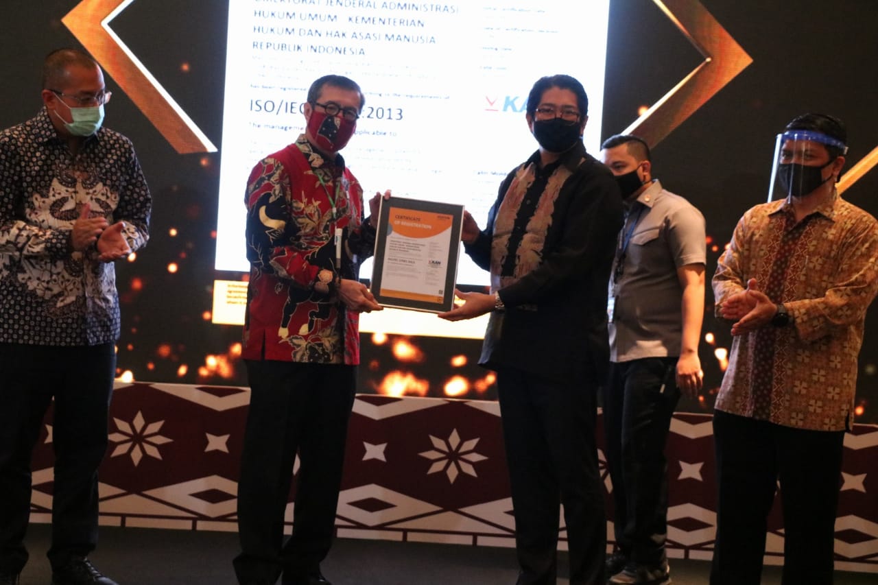 Yasona Laoly, Menteri Hukum dan Ham : Inovasi yang Fleksibel, Cepat dan Efektif dalam Pelayanan Publik di tengah Pandemi Covid-19 tetap patuh pada Protokol Kesehatan