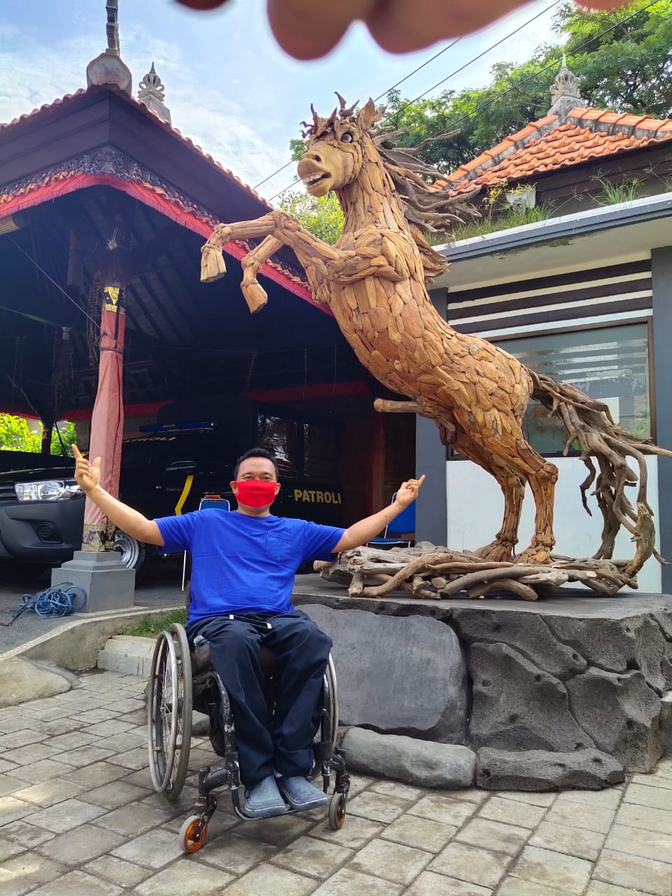 Disabilitas Ketut Sukaji  di tengah Pandemi Covid-19 tetap Berkarya, Ciptakan “Patung Kuda”