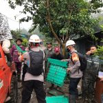 Banjir Bandang Melanda Puncak Bogor, Tim SAR Sat Brimob Polda Jabar Terjun Langsung Ke Lokasi