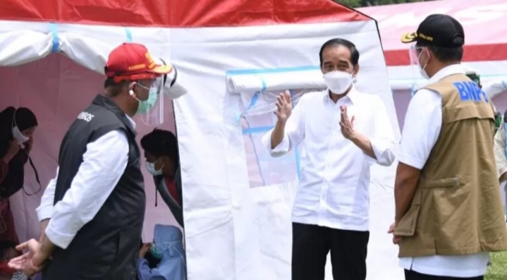 Presiden Kunjungi Posko Pengungsian Mamuju dan Pastikan Bantuan bagi Warga Terdampak Gempa